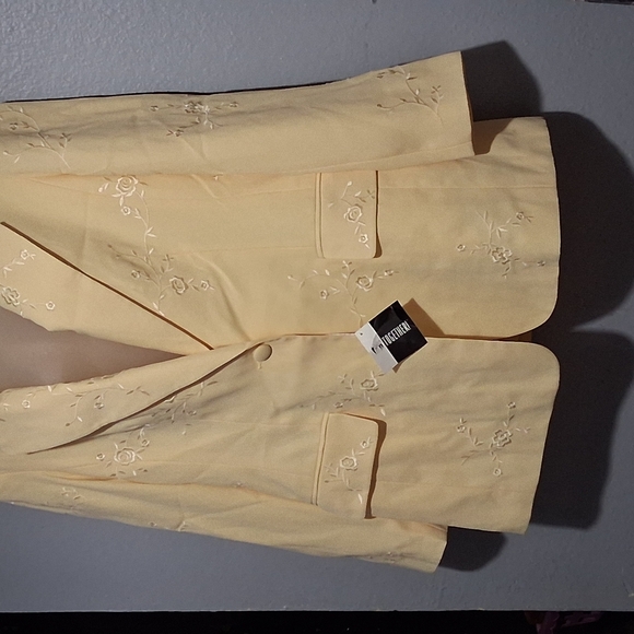 Together Cream Floral Embroidered Blazer - Picture 2 of 9